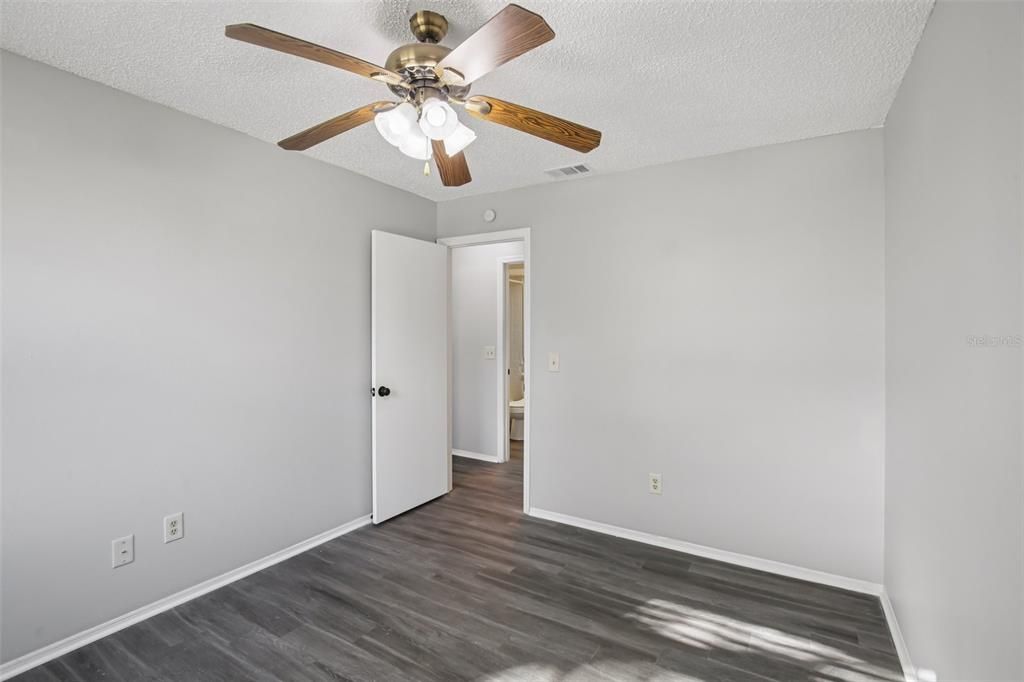 待售: $389,900 (4 贝兹, 2 浴室, 2068 平方英尺)