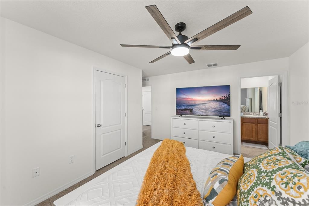 For Sale: $299,900 (3 beds, 2 baths, 1452 Square Feet)