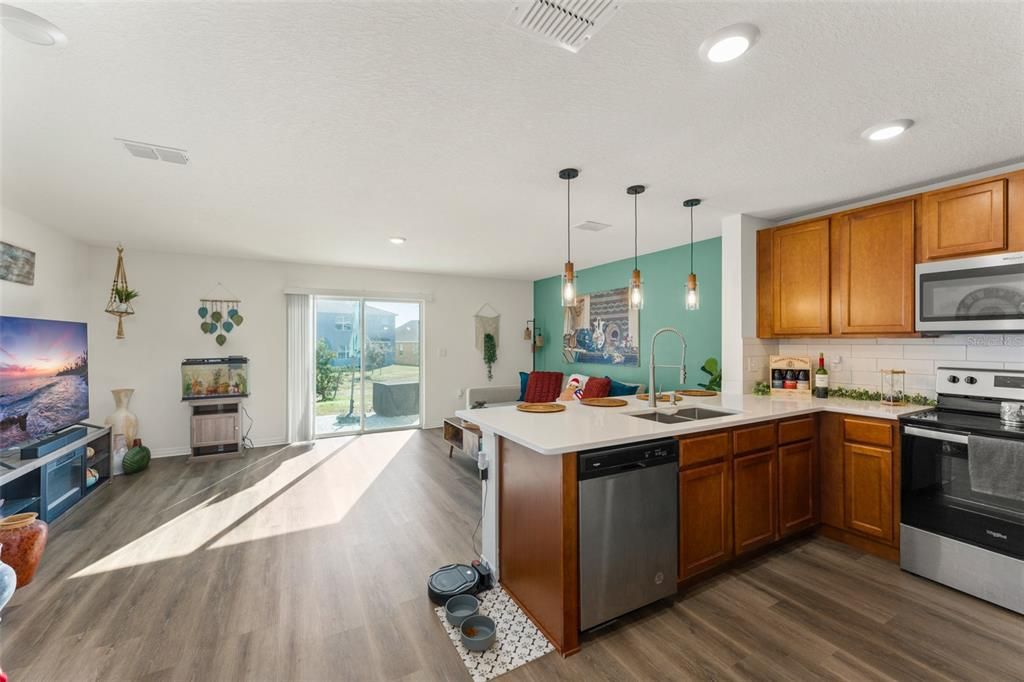 For Sale: $299,900 (3 beds, 2 baths, 1452 Square Feet)