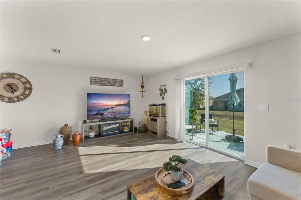 For Sale: $299,900 (3 beds, 2 baths, 1452 Square Feet)