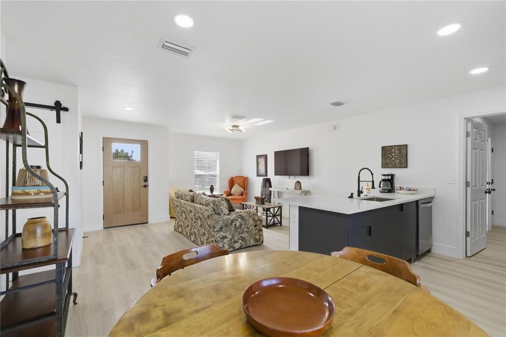 En Venta: $249,900 (3 camas, 2 baños, 1100 Pies cuadrados)