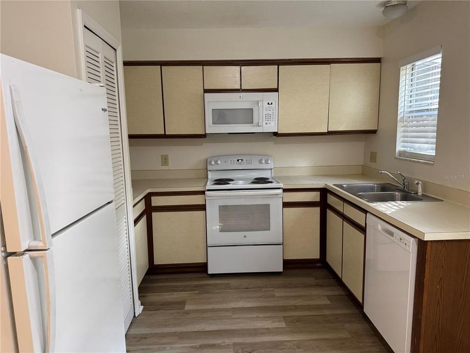 В аренду: $1,495 (2 спален, 2 ванн, 896 Квадратных фут)