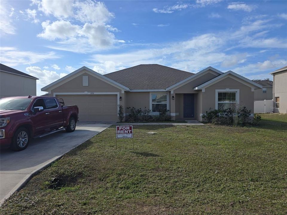 For Rent: $2,000 (4 beds, 2 baths, 1924 Square Feet)