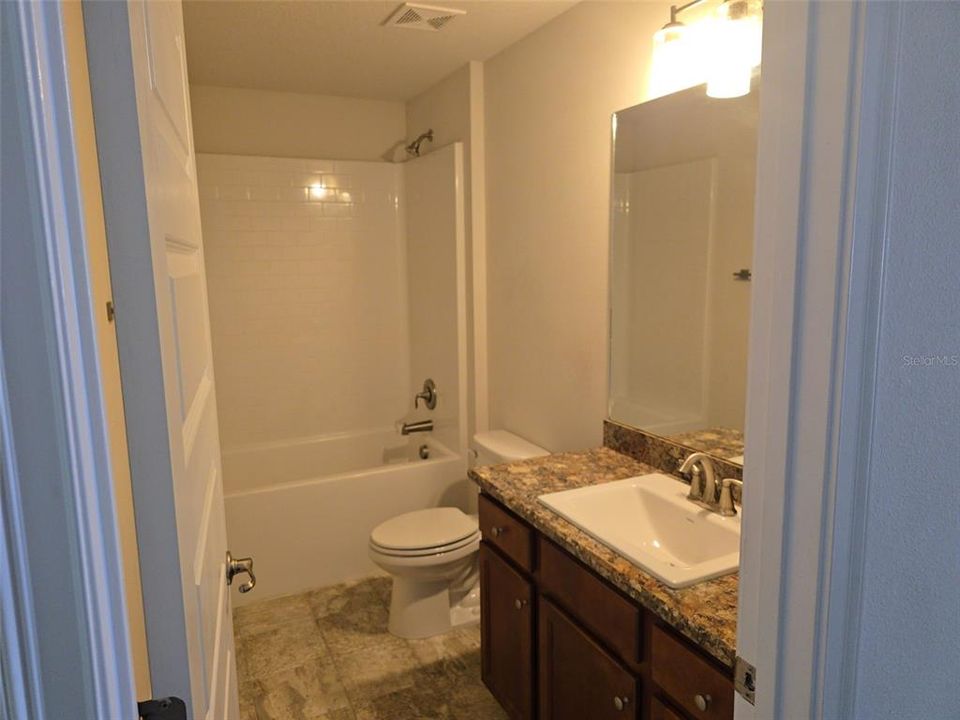 For Rent: $2,000 (4 beds, 2 baths, 1924 Square Feet)