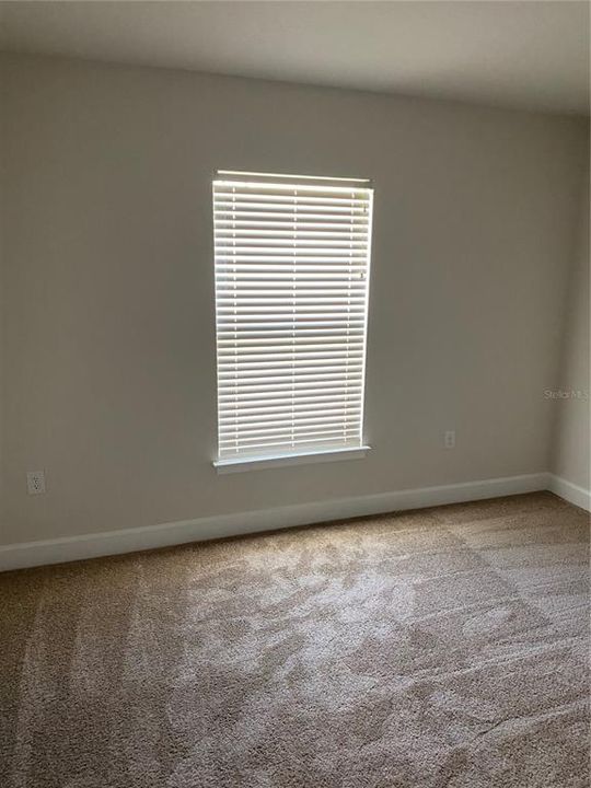 For Rent: $2,000 (4 beds, 2 baths, 1924 Square Feet)