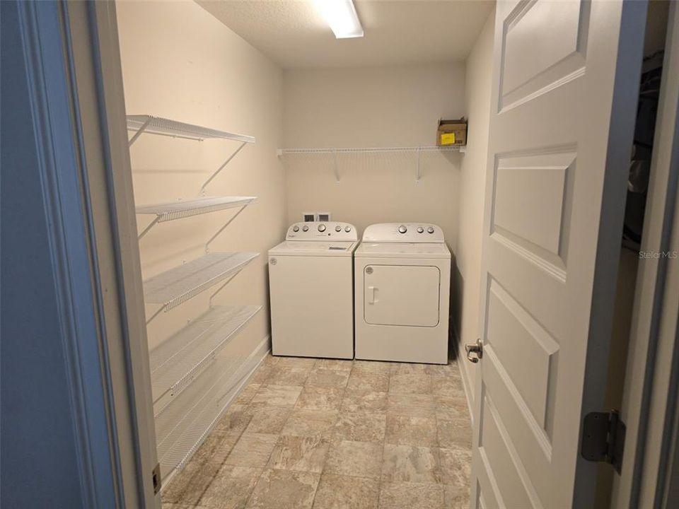 For Rent: $2,000 (4 beds, 2 baths, 1924 Square Feet)