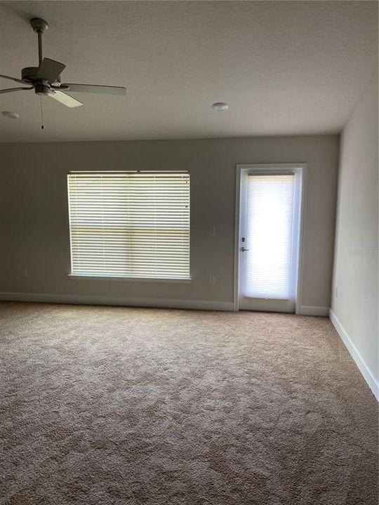 For Rent: $2,000 (4 beds, 2 baths, 1924 Square Feet)