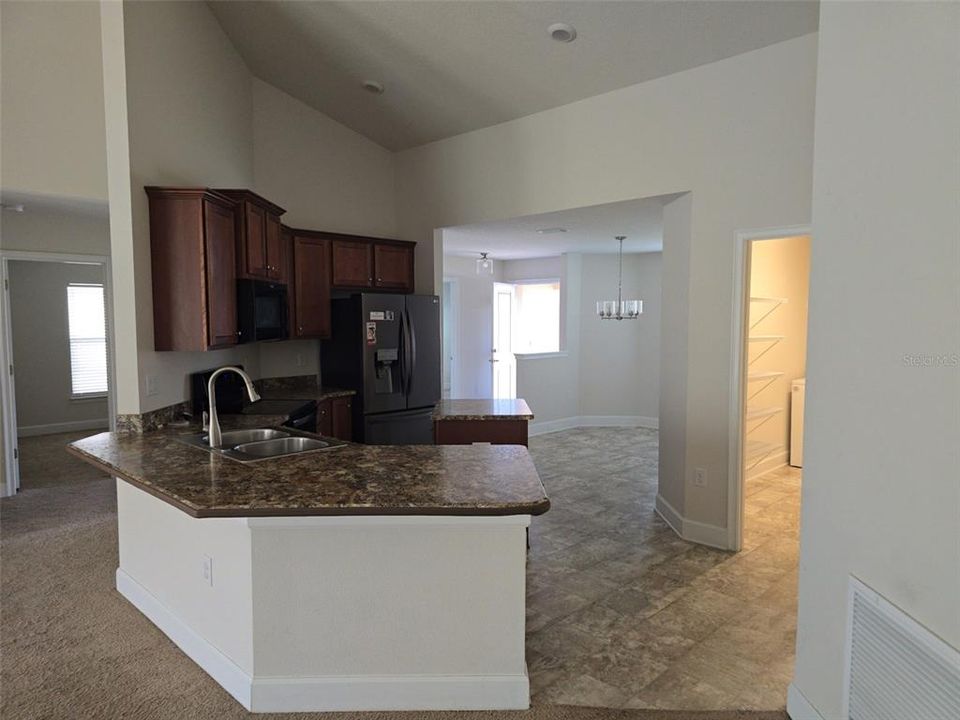 For Rent: $2,000 (4 beds, 2 baths, 1924 Square Feet)