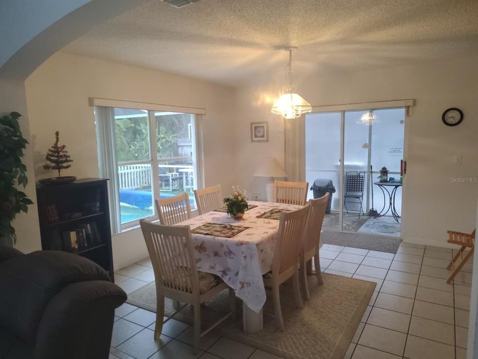 出租: $2,000 (4 贝兹, 3 浴室, 1831 平方英尺)