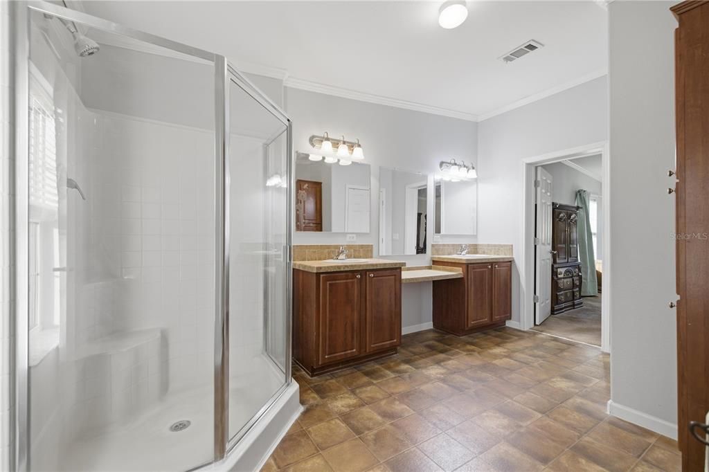 En Venta: $340,000 (4 camas, 3 baños, 2356 Pies cuadrados)