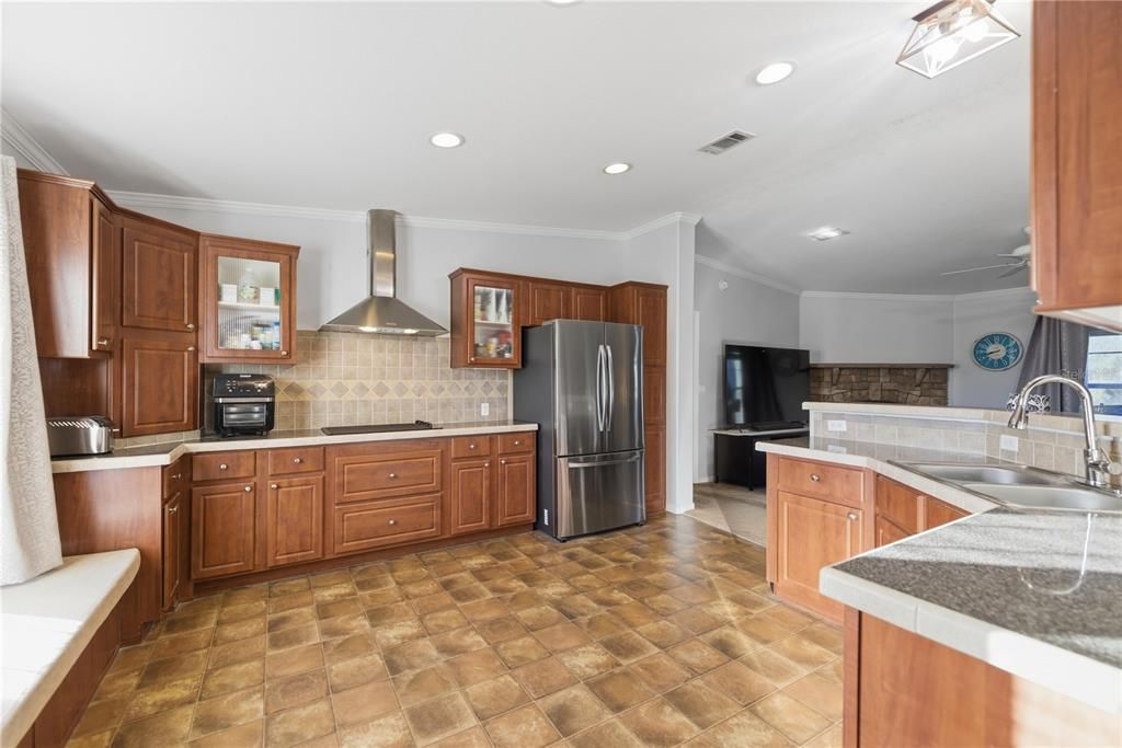 En Venta: $340,000 (4 camas, 3 baños, 2356 Pies cuadrados)