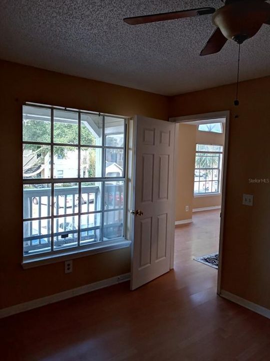 For Sale: $138,000 (2 beds, 2 baths, 934 Square Feet)