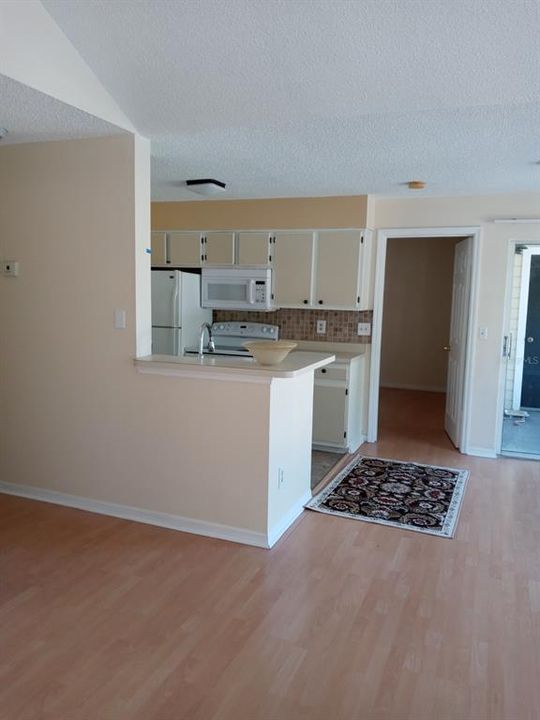 For Sale: $138,000 (2 beds, 2 baths, 934 Square Feet)