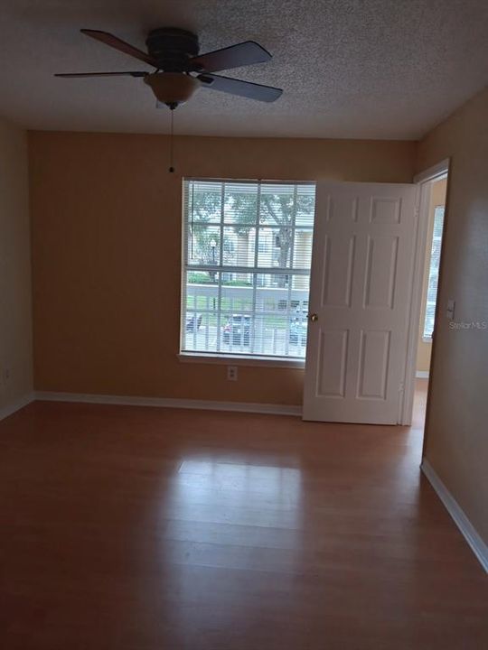 For Sale: $138,000 (2 beds, 2 baths, 934 Square Feet)