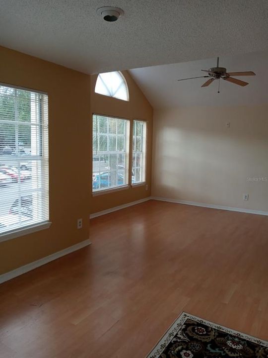 For Sale: $138,000 (2 beds, 2 baths, 934 Square Feet)