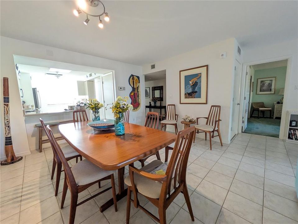 На продажу: $859,000 (2 спален, 2 ванн, 1641 Квадратных фут)