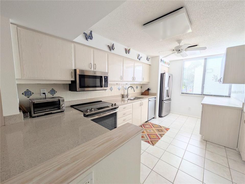 На продажу: $859,000 (2 спален, 2 ванн, 1641 Квадратных фут)