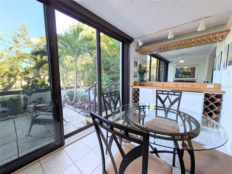 На продажу: $859,000 (2 спален, 2 ванн, 1641 Квадратных фут)