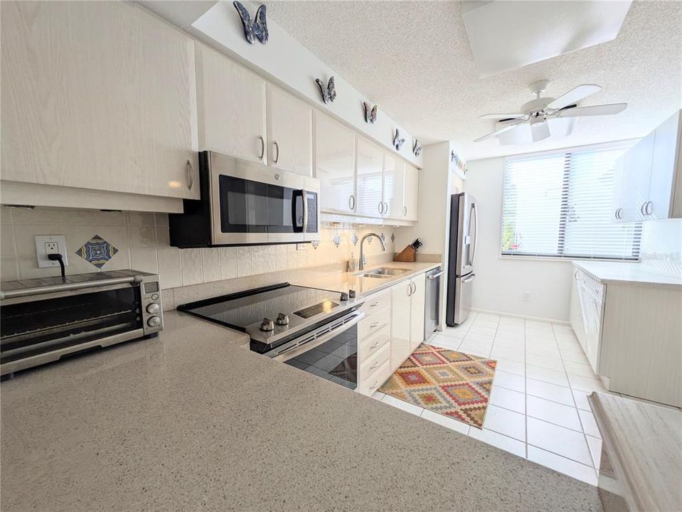 На продажу: $859,000 (2 спален, 2 ванн, 1641 Квадратных фут)