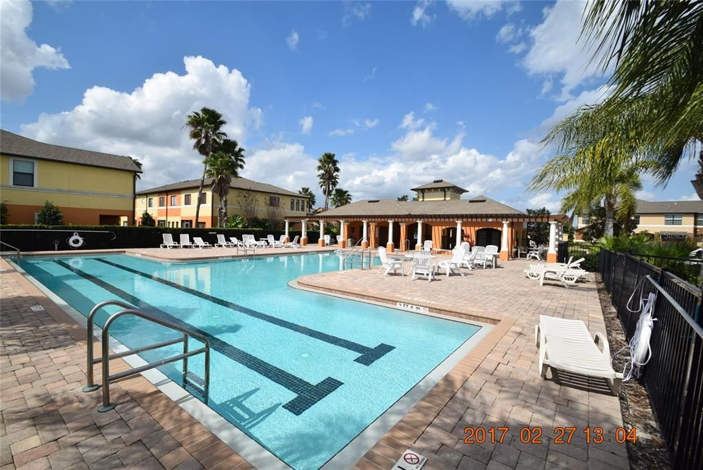 For Sale: $249,000 (2 beds, 2 baths, 1056 Square Feet)