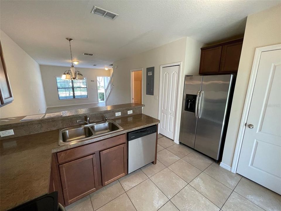 For Sale: $249,000 (2 beds, 2 baths, 1056 Square Feet)