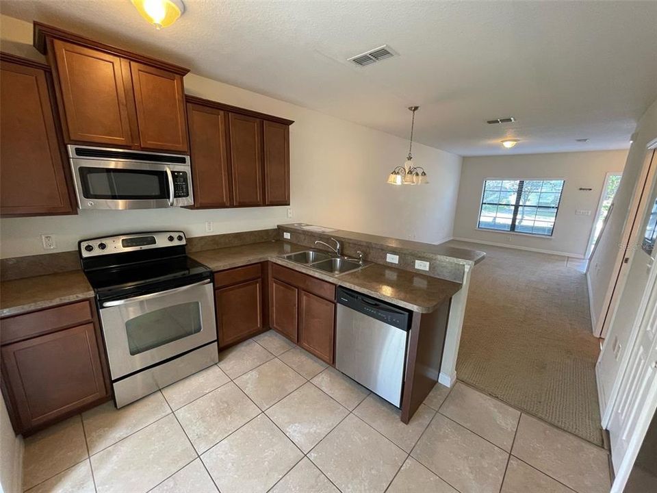 For Sale: $249,000 (2 beds, 2 baths, 1056 Square Feet)