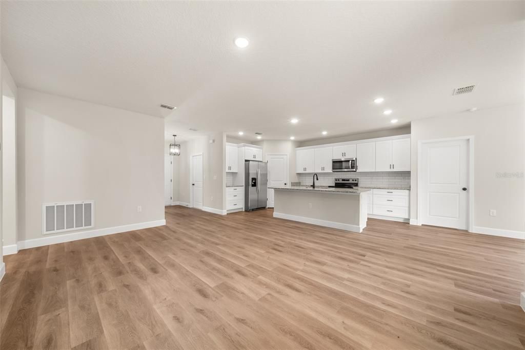 For Sale: $254,900 (2 beds, 2 baths, 1269 Square Feet)