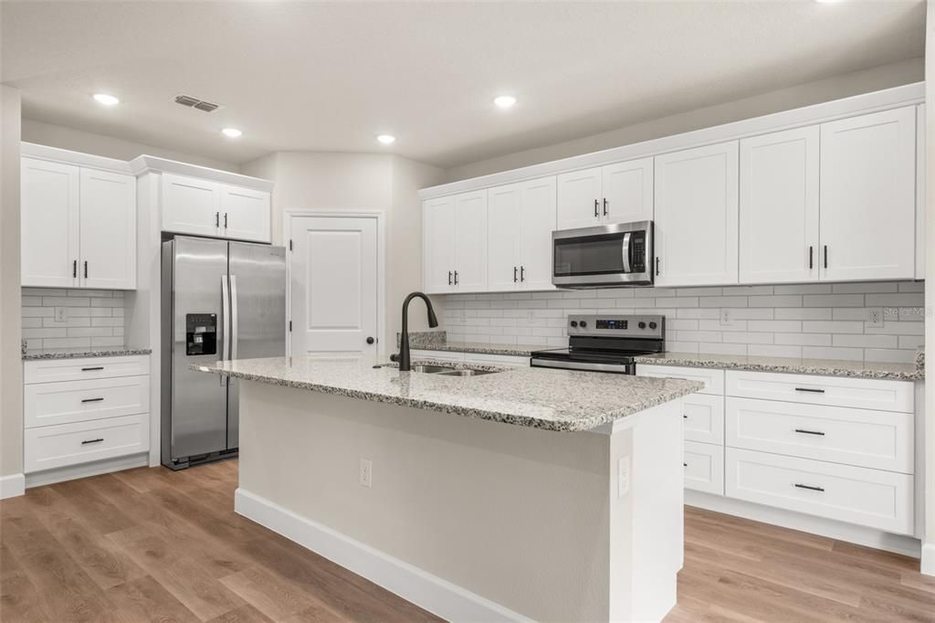 For Sale: $254,900 (2 beds, 2 baths, 1269 Square Feet)