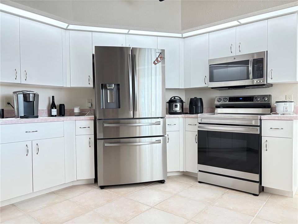 For Sale: $360,000 (3 beds, 2 baths, 2189 Square Feet)