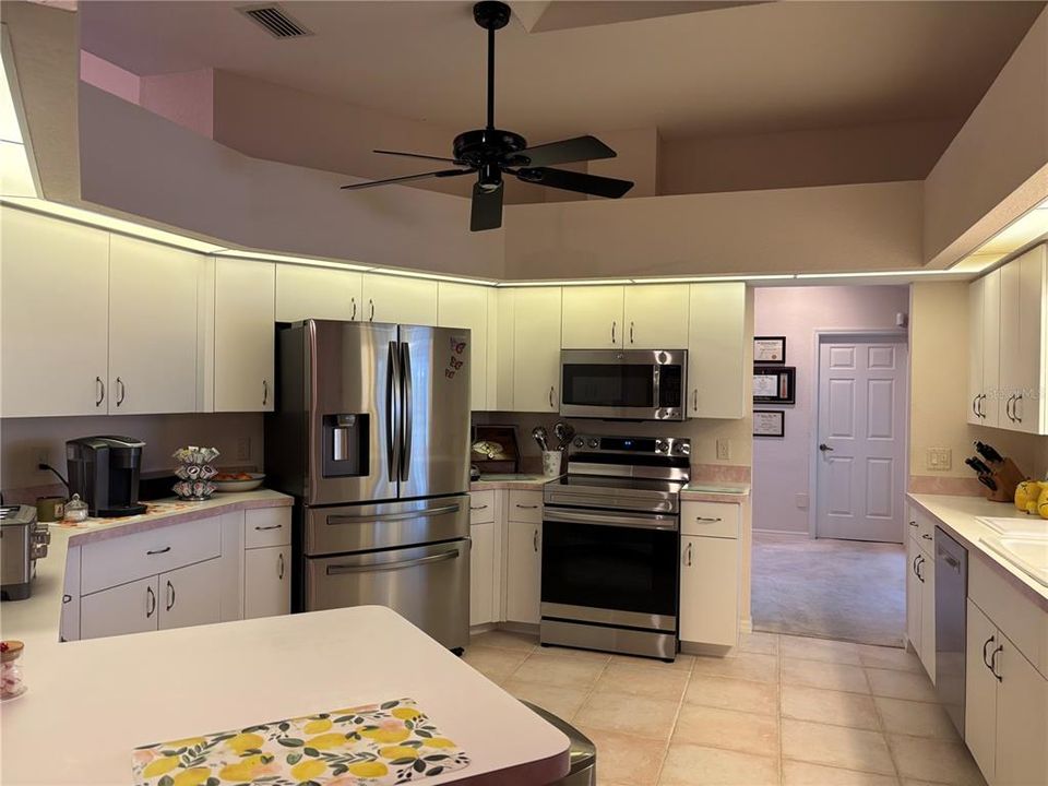 For Sale: $360,000 (3 beds, 2 baths, 2189 Square Feet)
