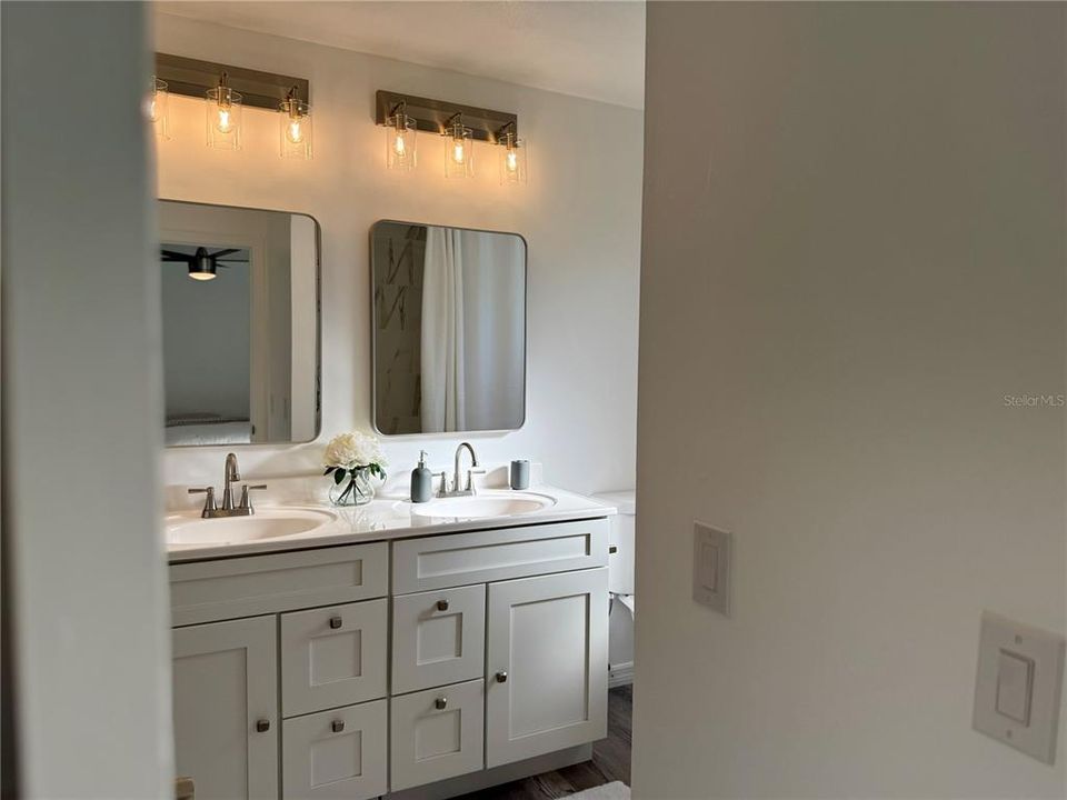 На продажу: $299,900 (3 спален, 2 ванн, 1313 Квадратных фут)