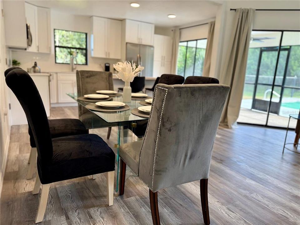 На продажу: $299,900 (3 спален, 2 ванн, 1313 Квадратных фут)