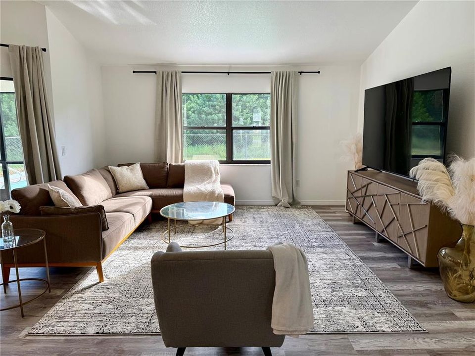 На продажу: $299,900 (3 спален, 2 ванн, 1313 Квадратных фут)