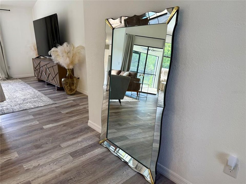 На продажу: $299,900 (3 спален, 2 ванн, 1313 Квадратных фут)