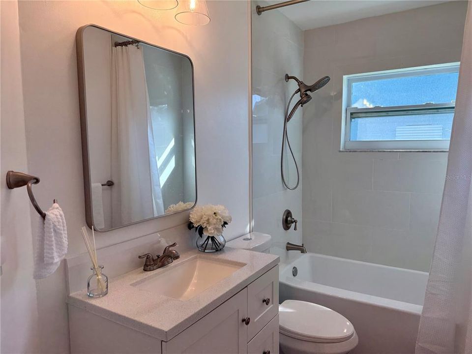 На продажу: $299,900 (3 спален, 2 ванн, 1313 Квадратных фут)