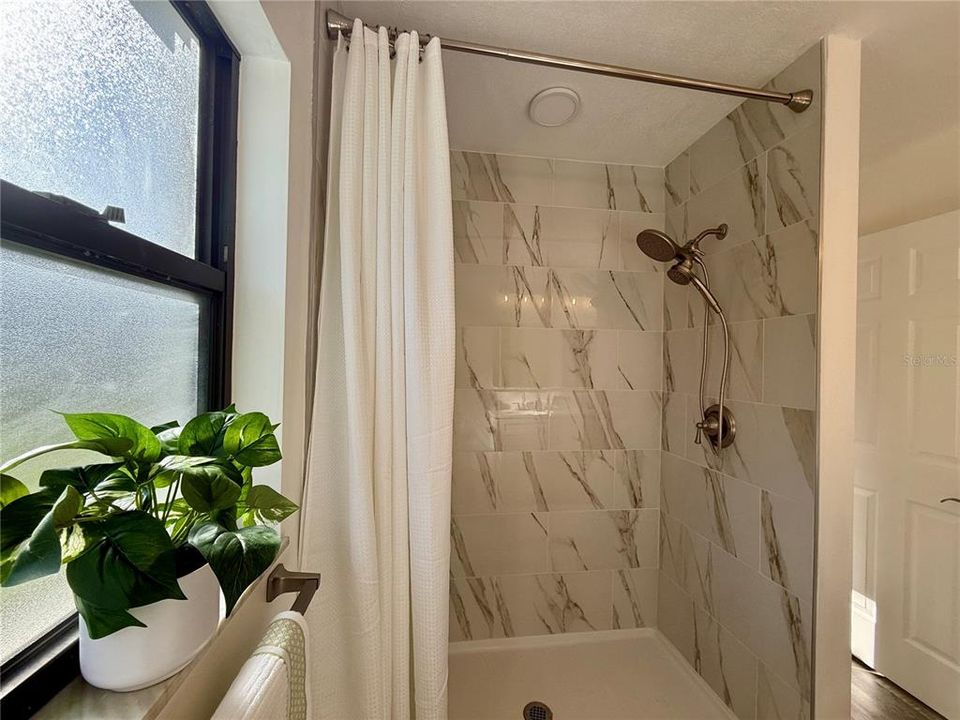 На продажу: $299,900 (3 спален, 2 ванн, 1313 Квадратных фут)