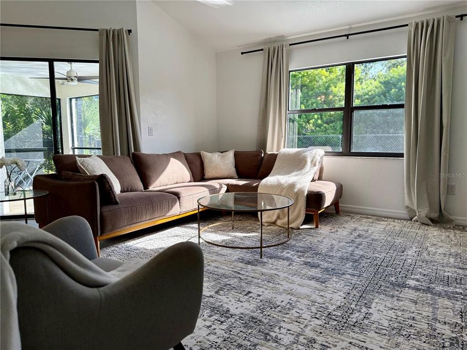 На продажу: $299,900 (3 спален, 2 ванн, 1313 Квадратных фут)