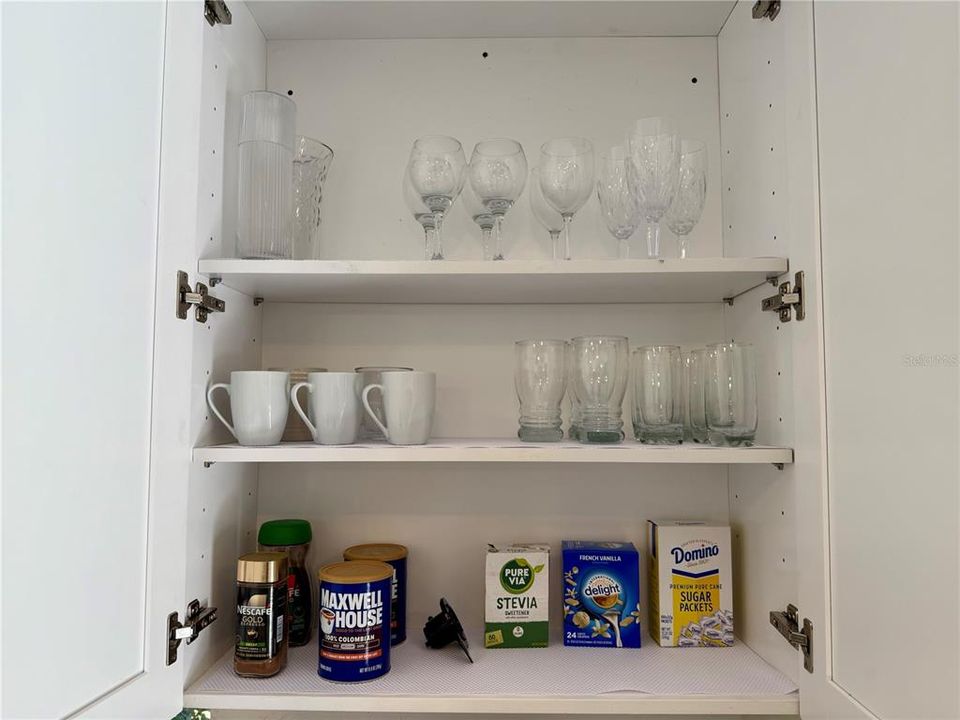 На продажу: $299,900 (3 спален, 2 ванн, 1313 Квадратных фут)