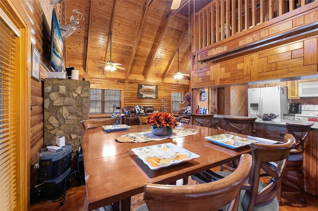 En Venta: $875,000 (3 camas, 2 baños, 1912 Pies cuadrados)