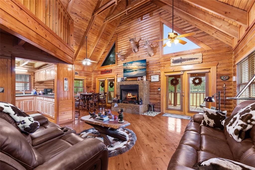 En Venta: $875,000 (3 camas, 2 baños, 1912 Pies cuadrados)