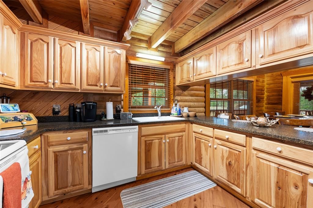 En Venta: $875,000 (3 camas, 2 baños, 1912 Pies cuadrados)