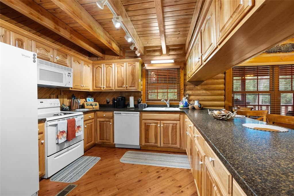 En Venta: $875,000 (3 camas, 2 baños, 1912 Pies cuadrados)