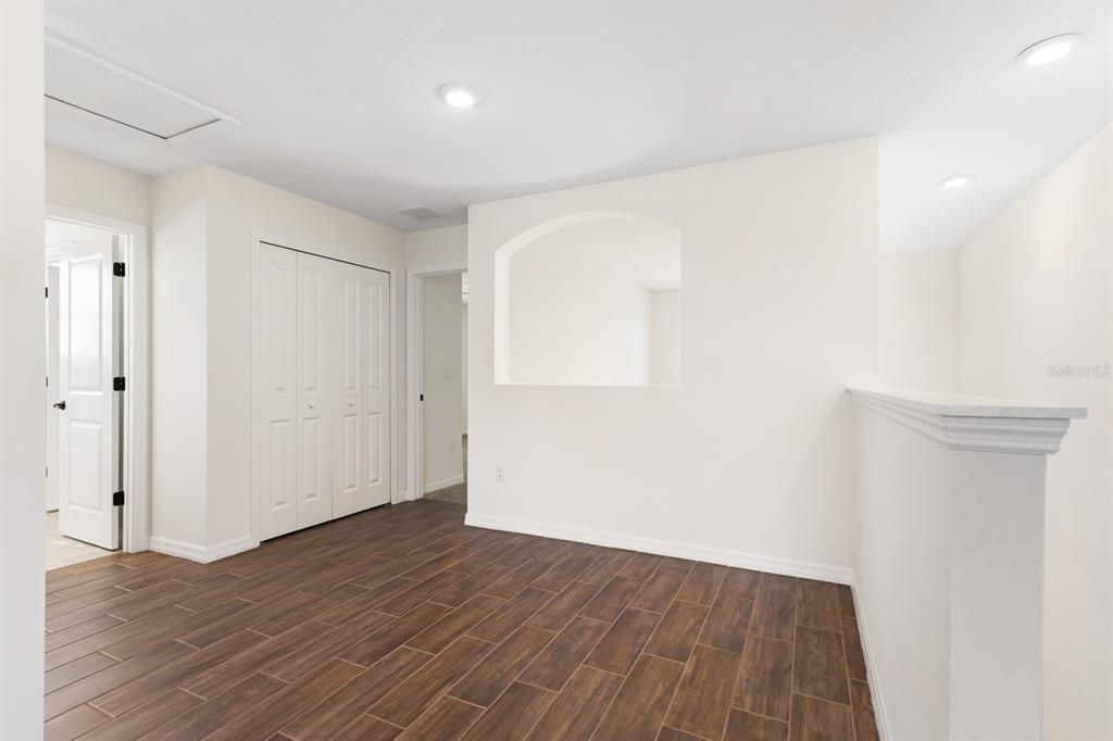 出租: $4,100 (5 贝兹, 3 浴室, 2990 平方英尺)