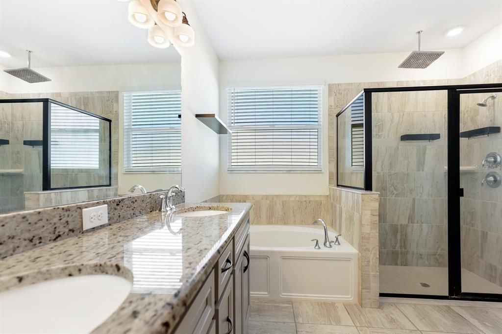 出租: $4,100 (5 贝兹, 3 浴室, 2990 平方英尺)