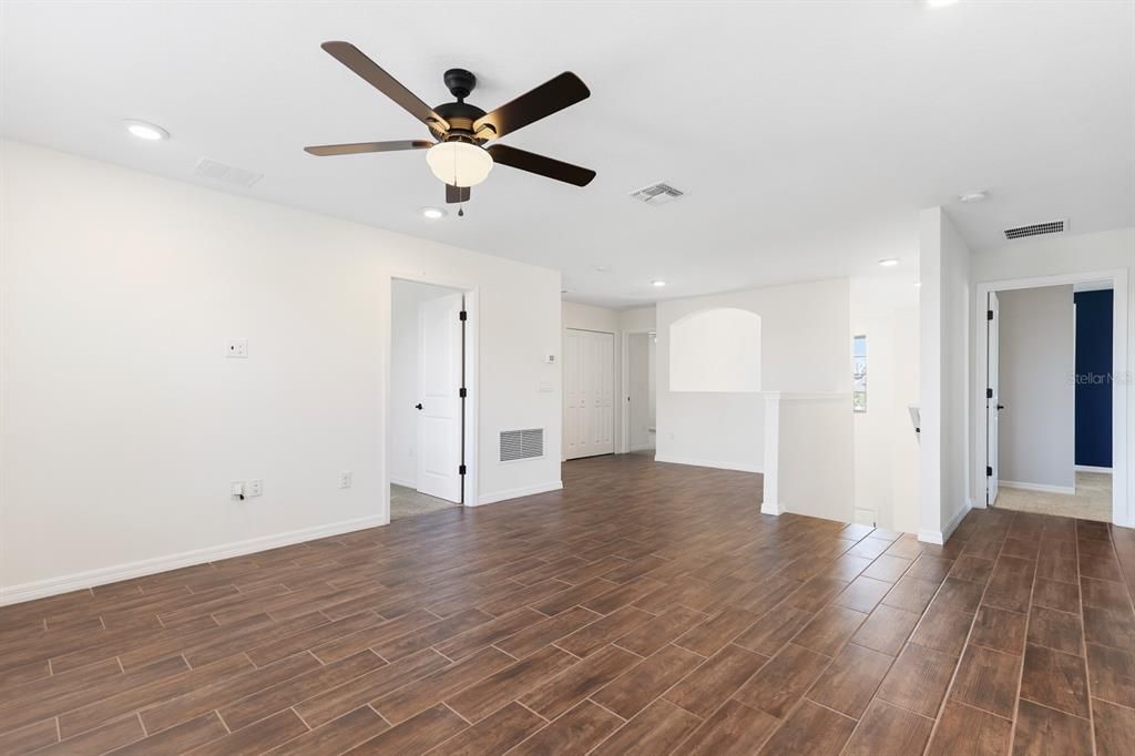 出租: $4,100 (5 贝兹, 3 浴室, 2990 平方英尺)