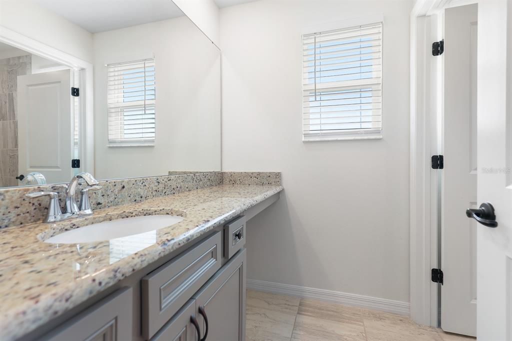 出租: $4,100 (5 贝兹, 3 浴室, 2990 平方英尺)