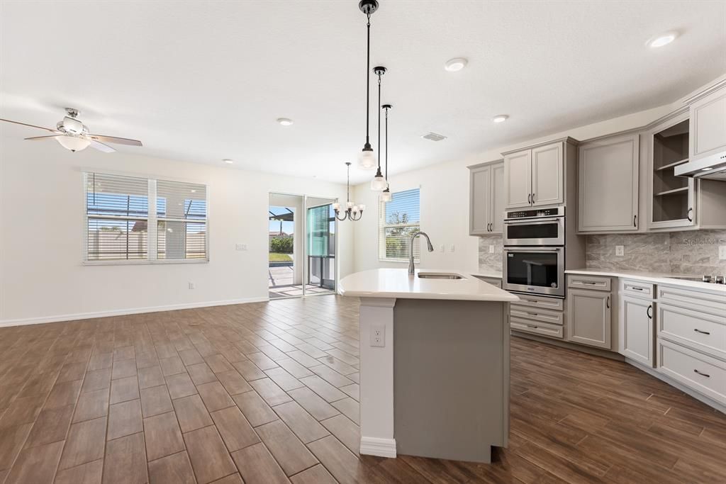 出租: $4,100 (5 贝兹, 3 浴室, 2990 平方英尺)