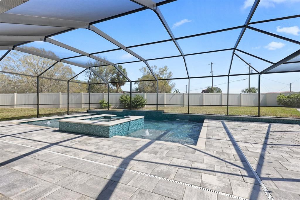 出租: $4,100 (5 贝兹, 3 浴室, 2990 平方英尺)