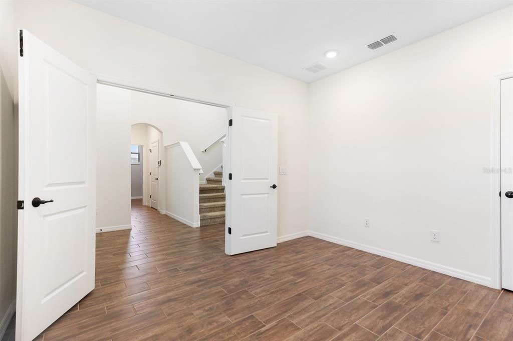 出租: $4,100 (5 贝兹, 3 浴室, 2990 平方英尺)