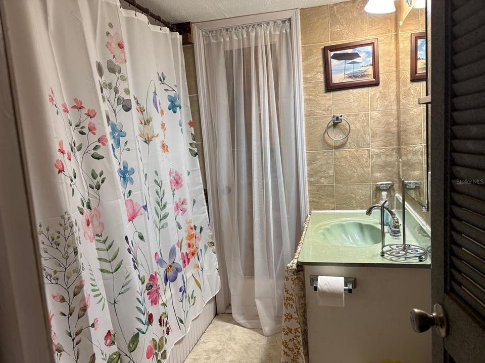 For Rent: $1,300 (2 beds, 2 baths, 906 Square Feet)